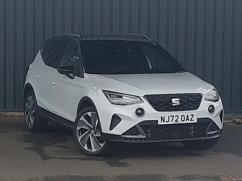 White Used 2023 Seat Arona FR SUV | £16,298 (Fair price) - Image 1/4