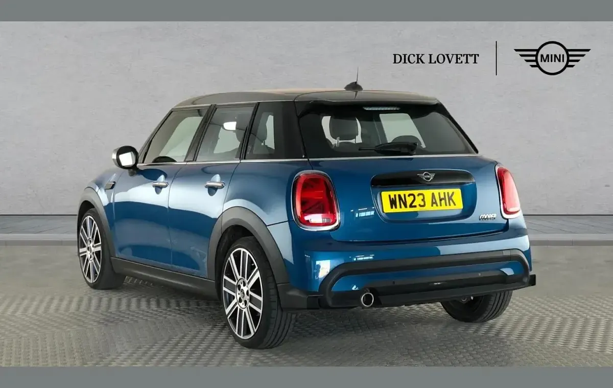 Begagnad Mini Cooper Exclusive 134 HK (98 kW) 2023 Blå Halvkombi