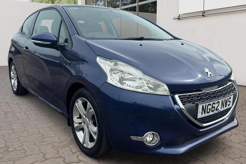 Used Peugeot 208 Active 82 HP (60 kW) 2013 Blue Hatchback