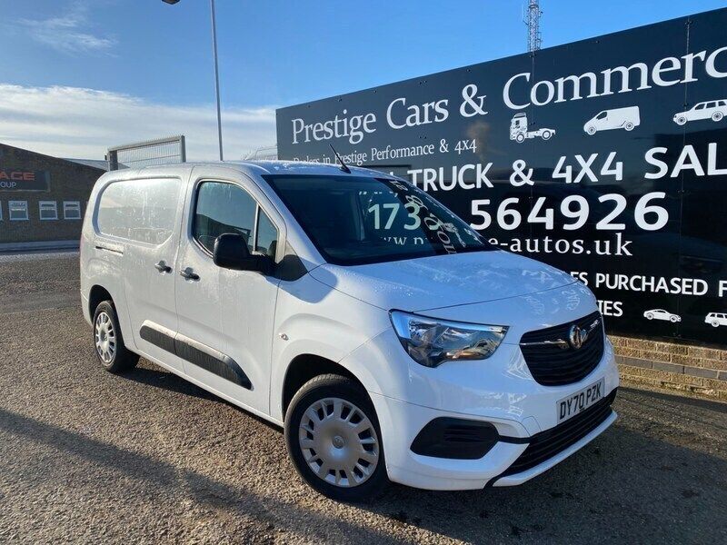 White Used 2020 Vauxhall Combo Sportive MPV | £9,250 (Good price) - Image 1/4