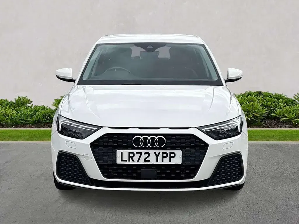 Käytetty Audi A1 Premium 94 HP (69 kW) 2022 Valkoinen Katumaasturi