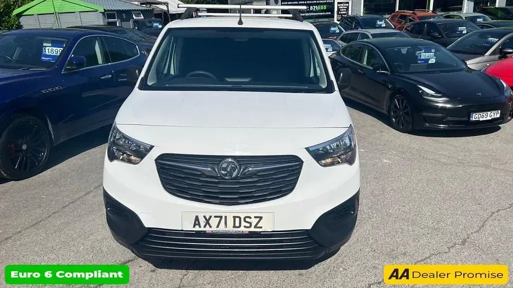 Used Vauxhall Combo 100 HP (73 kW) 2022 White MPV