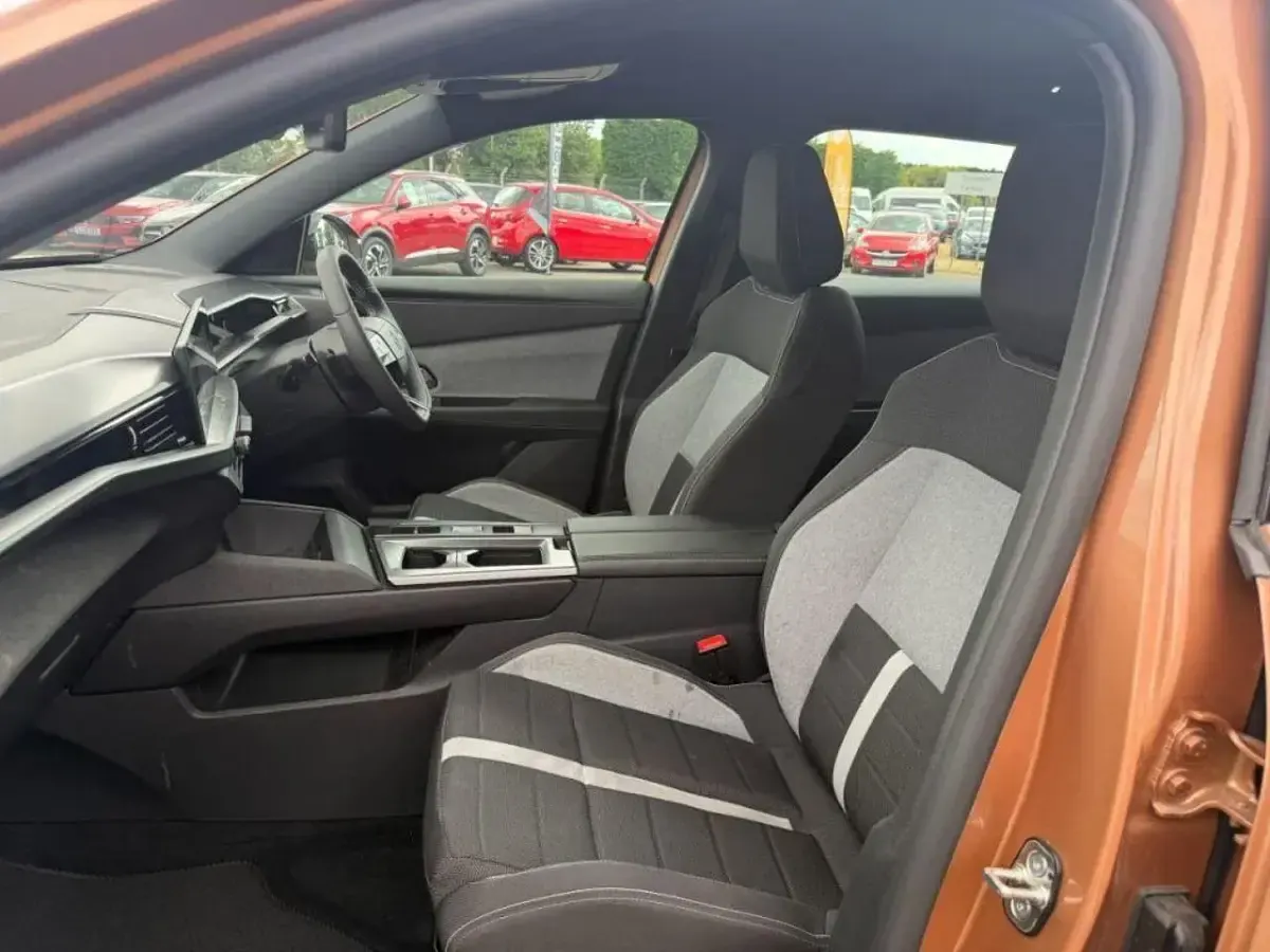 Used Vauxhall Grandland X Design Edition 134 HP (98 kW) 2025 Brown SUV