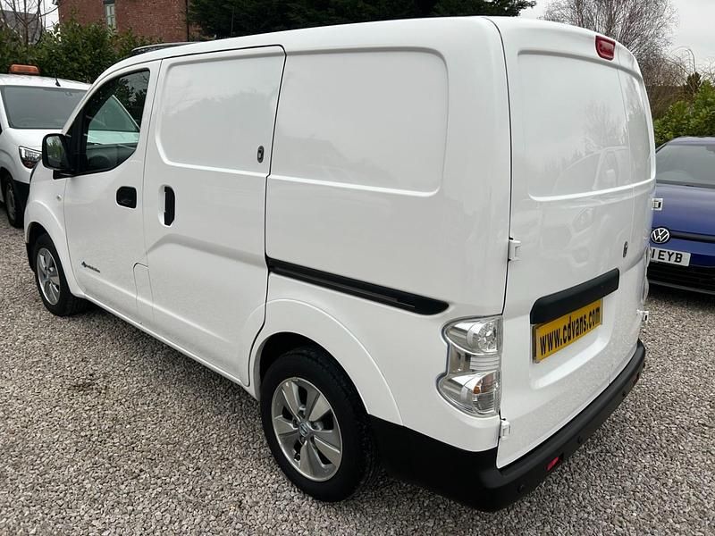 Used Nissan e-NV200 Tekna 80 kW (109 HP) 2020 White MPV