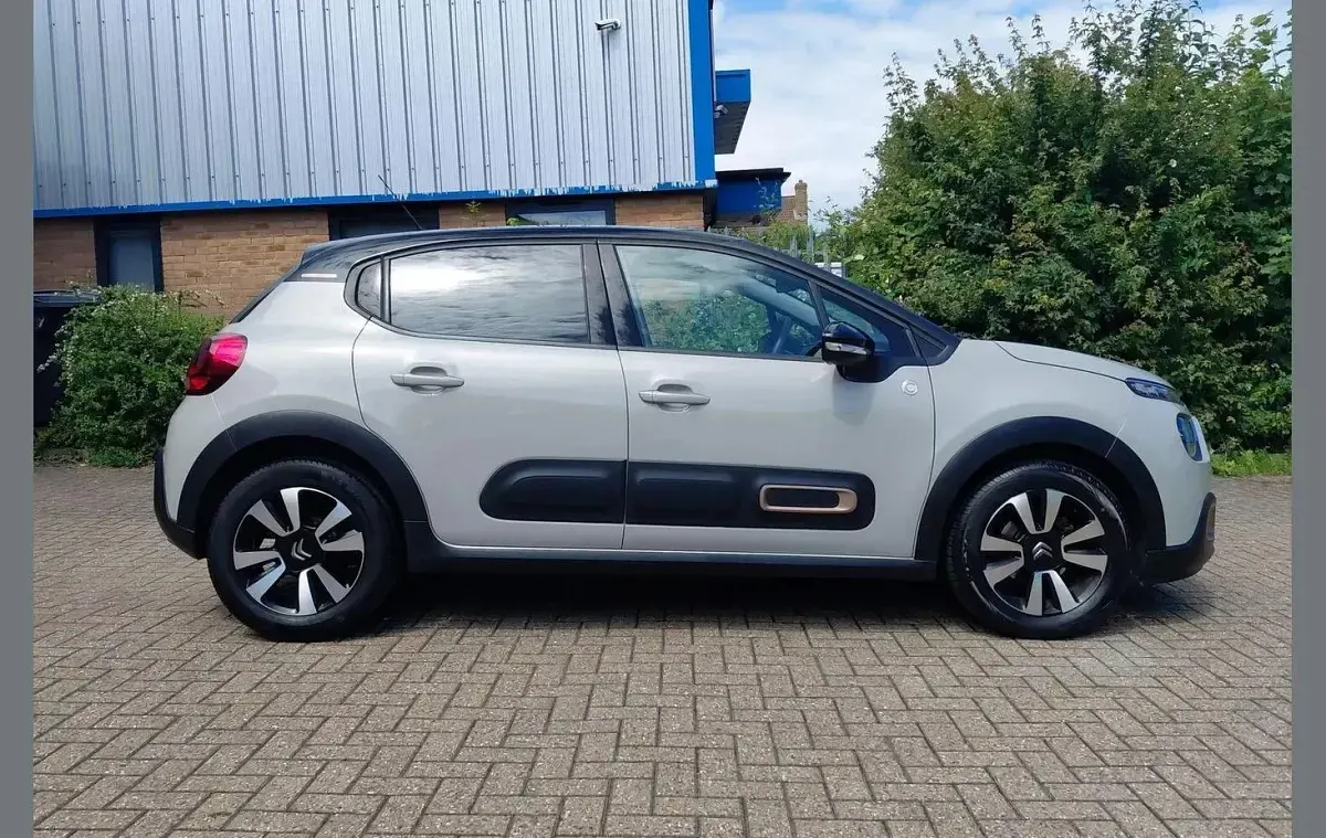 Used Citroën C3 PureTech 82 HP (60 kW) 2023 Beige Hatchback