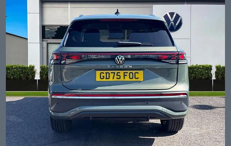 Neu VW Tayron Elegance 150 PS (110 kW) 2026 Grün SUV