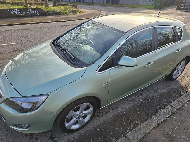 Used Vauxhall Astra SRi 115 HP (84 kW) 2011 Green Hatchback