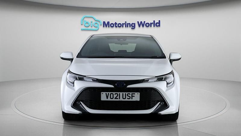 Used Toyota Corolla 184 HP (135 kW) 2021 White Hatchback