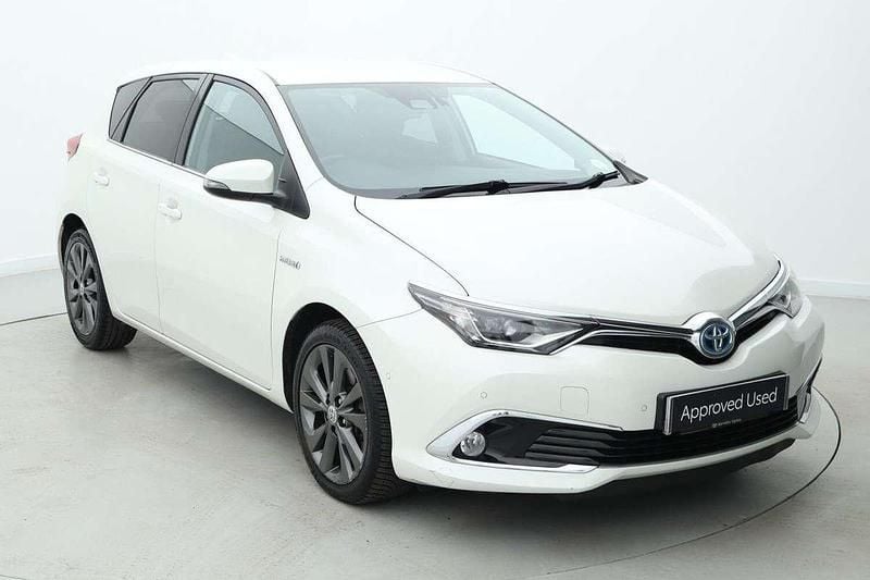 White Used 2018 Toyota Auris Hybrid Hatchback | £13,599 (Fair price) - Image 1/4