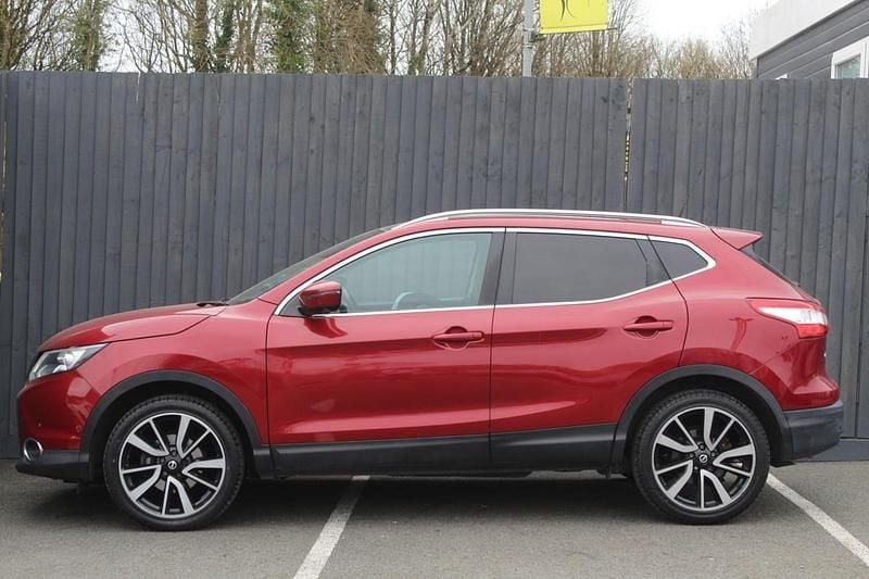 Used Nissan Qashqai Tekna 2017 Red SUV