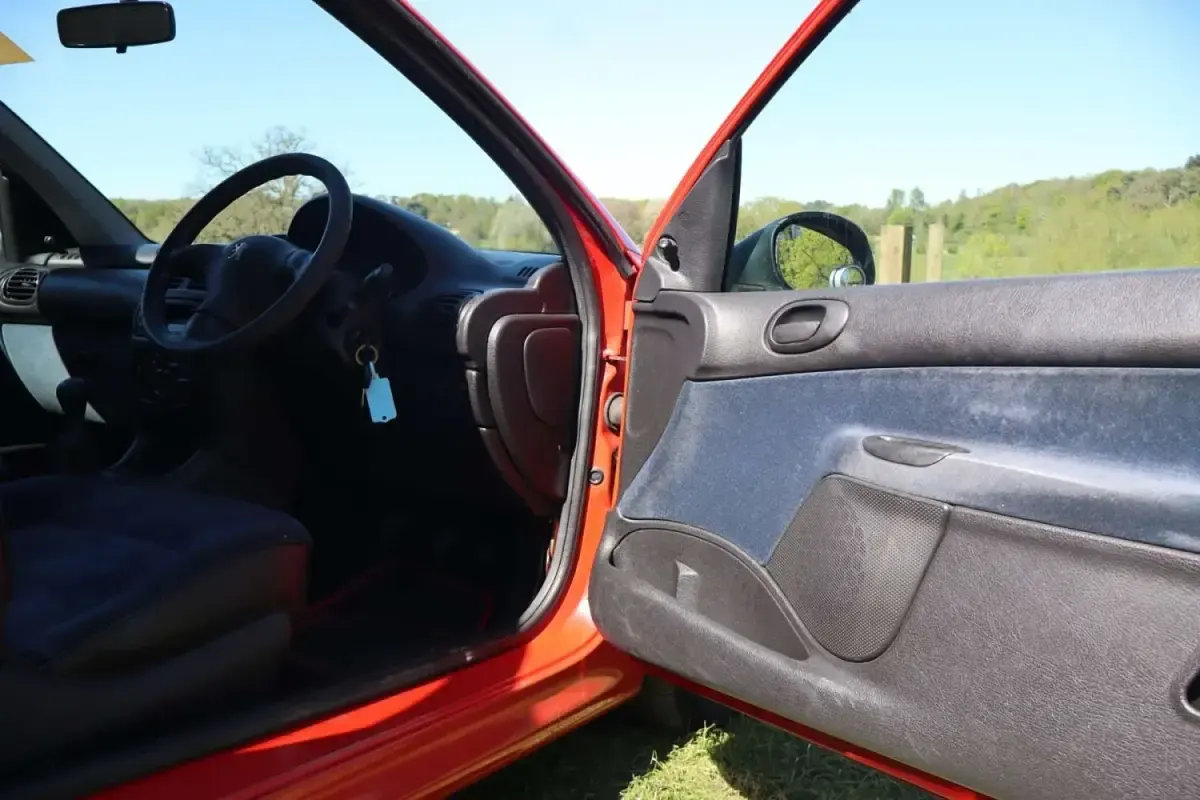 Used Peugeot 206 60 HP (44 kW) 2000 Red Hatchback