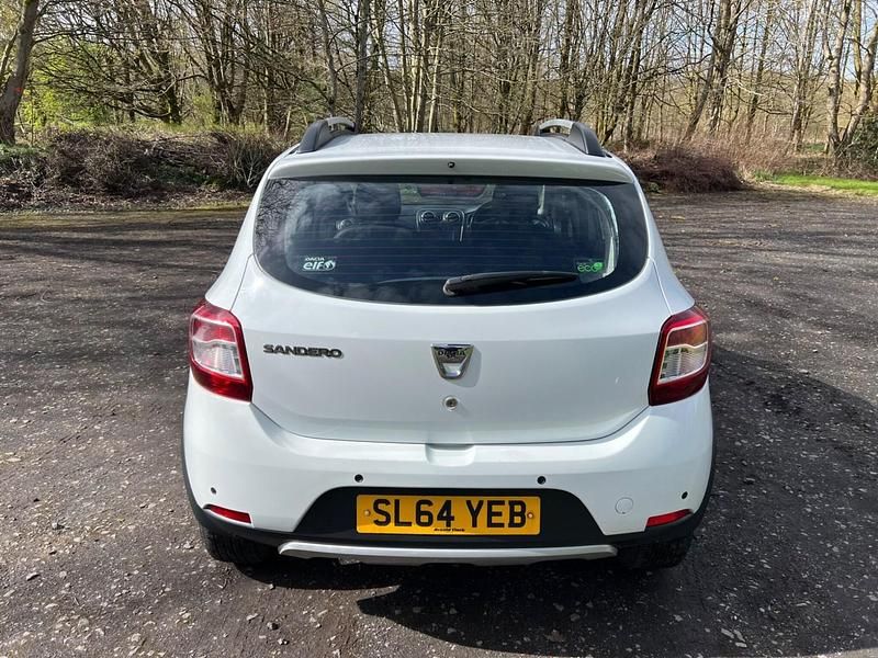 Used Dacia Sandero Lauréate 90 HP (66 kW) 2014 White Hatchback