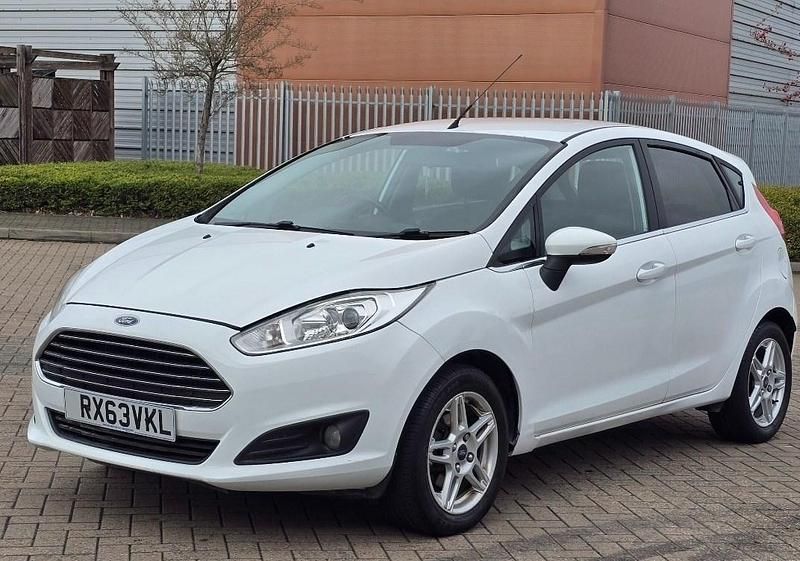Used Ford Fiesta Zetec 2014 White Hatchback