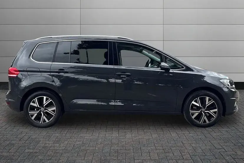 Used VW Touran SEL 150 HP (110 kW) 2023 Urano grey MPV