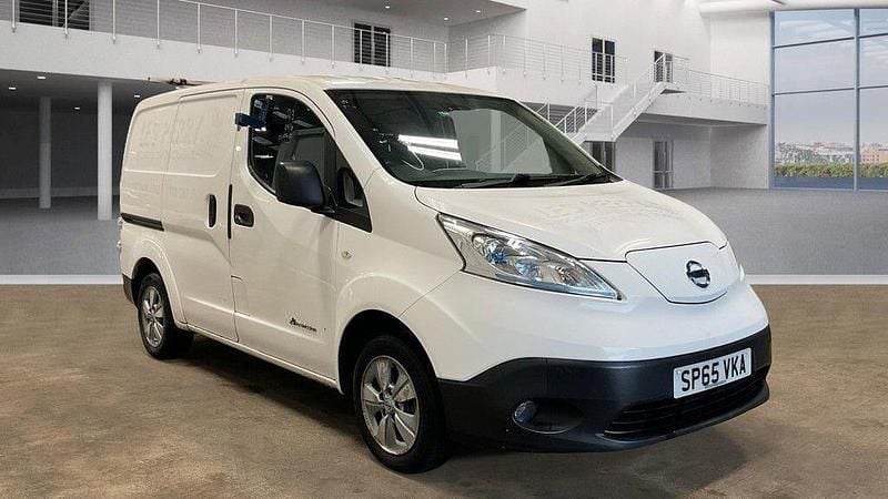 White Used 2016 Nissan e-NV200 Tekna Van | £4,295 (Fair price) - Image 1/3