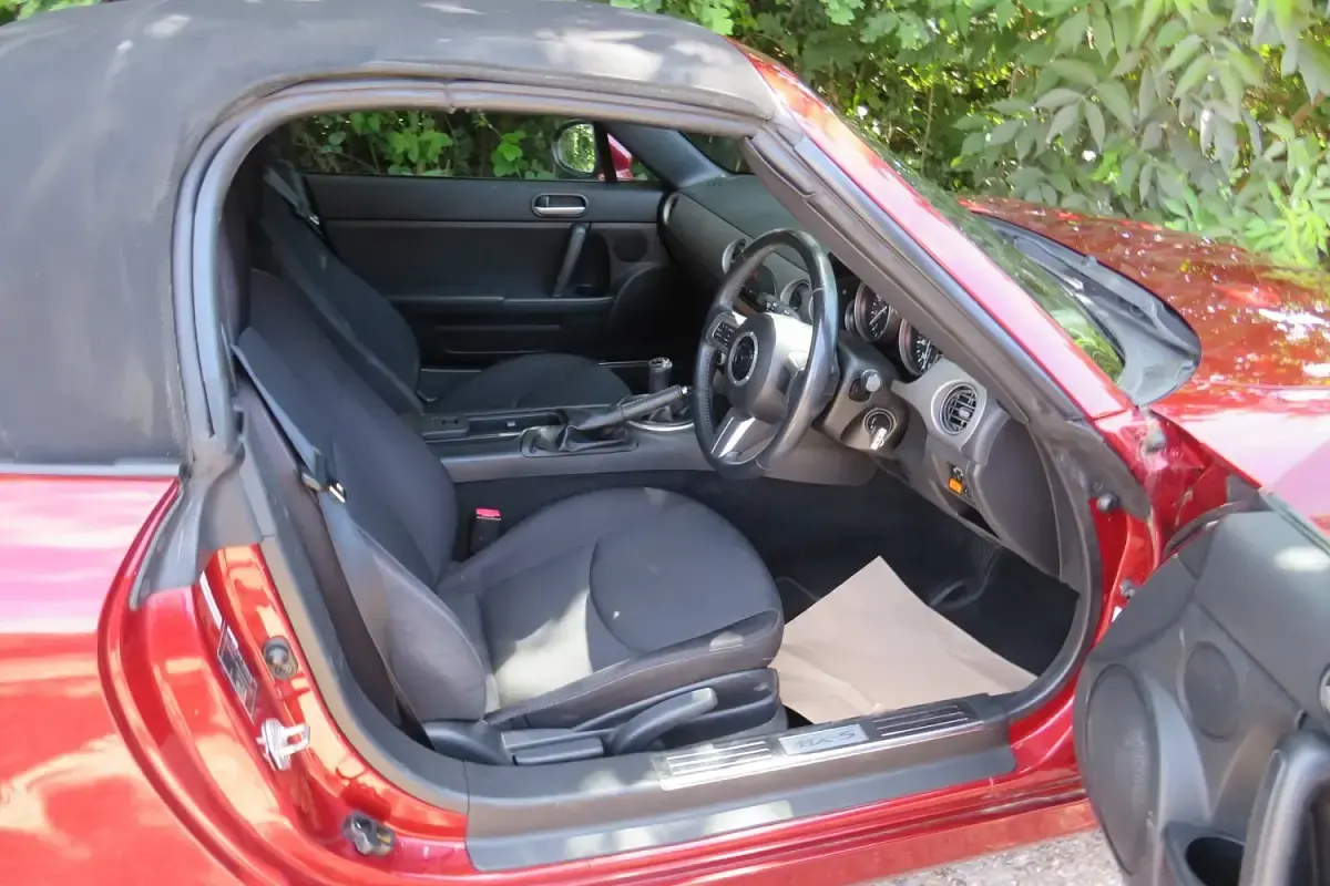 Used Mazda MX5 126 HP (92 kW) 2009 Red Cabriolet