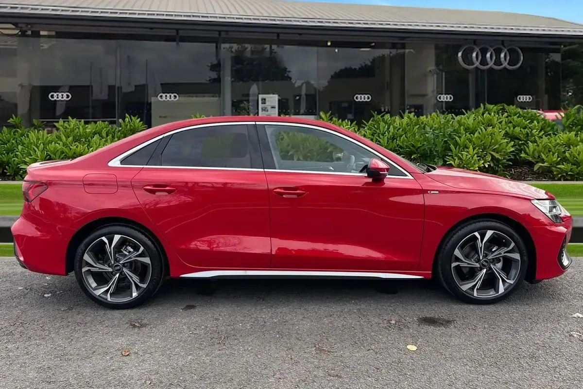 Novo Audi A3 S-Line 150 HP (110 kW) 2025 Vermelho Sedan