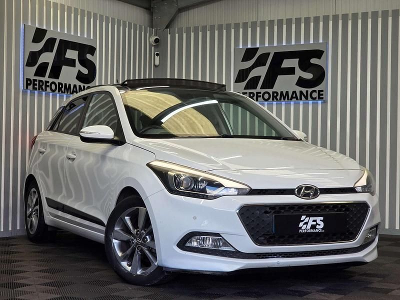 Used Hyundai i20 Premium SE 84 HP (61 kW) 2015 White Hatchback