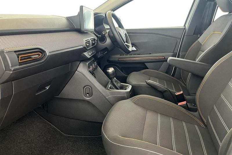 Begagnad Dacia Sandero Comfort 91 HK (66 kW) 2022 Vit Halvkombi