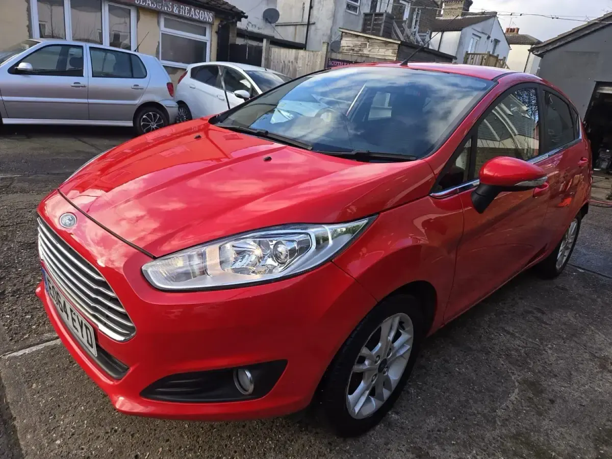 Usado Ford Fiesta Zetec 2014 Vermelho Citadino