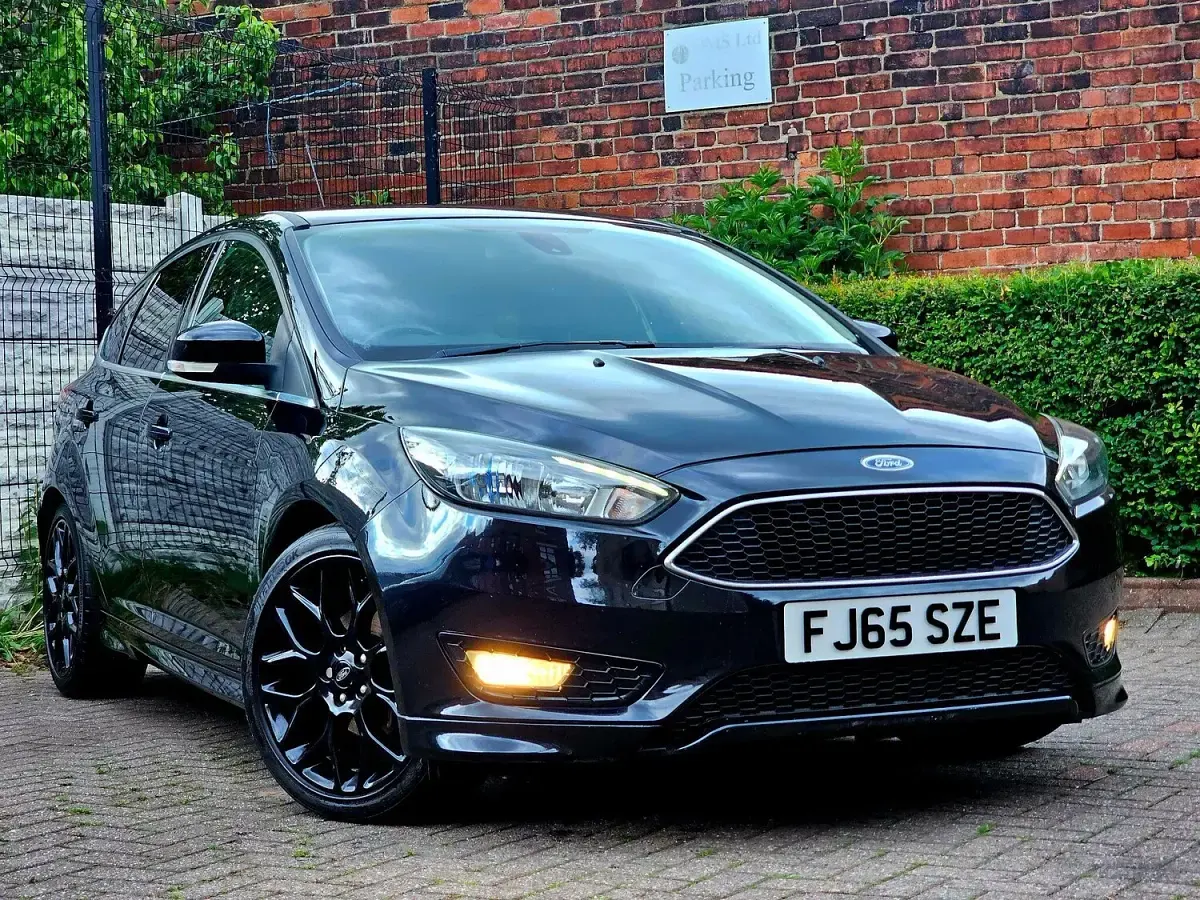 Used Ford Focus Zetec 120 HP (88 kW) 2015 Black Hatchback