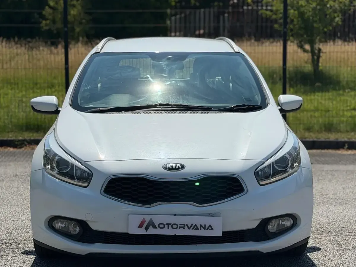 Used Kia Ceed 2014 White Hatchback