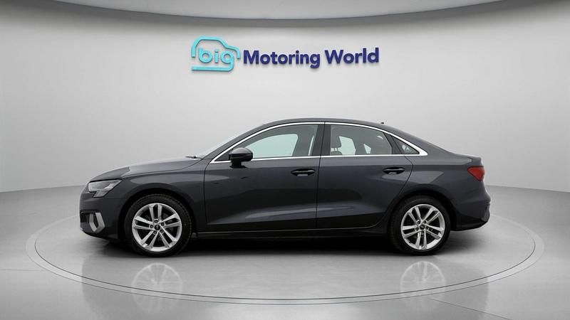 Begagnad Audi A3 Sport 110 HK (80 kW) 2022 Grå Sedan