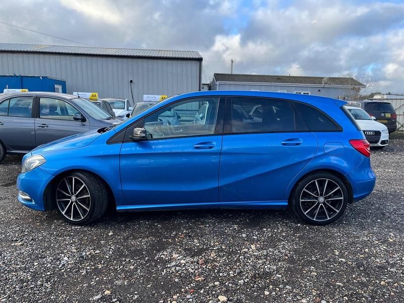 Used Mercedes B200 2014 Blue MPV