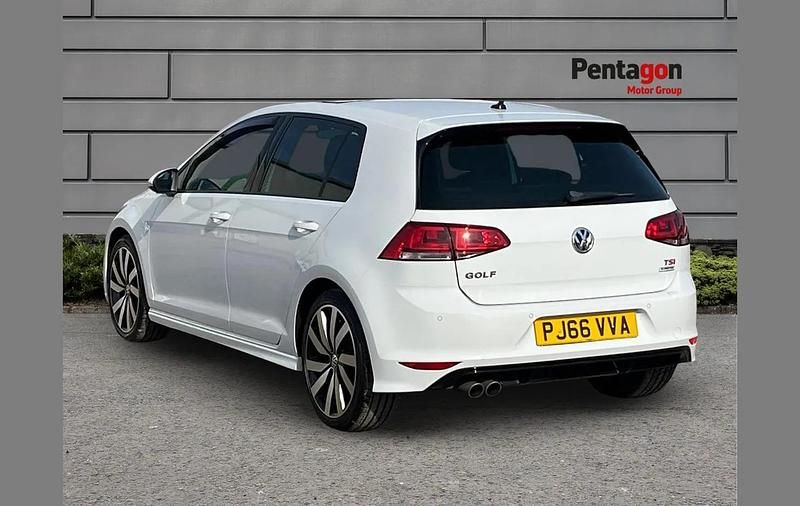 Used VW Golf VII R-line Edition 147 HP (108 kW) 2016 White Hatchback