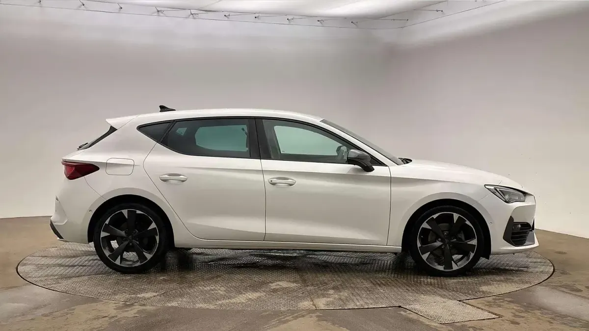 Used Cupra Leon 150 HP (110 kW) 2024 White Hatchback