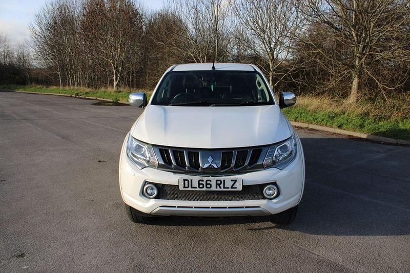 Used Mitsubishi L200 2017 White Pickup