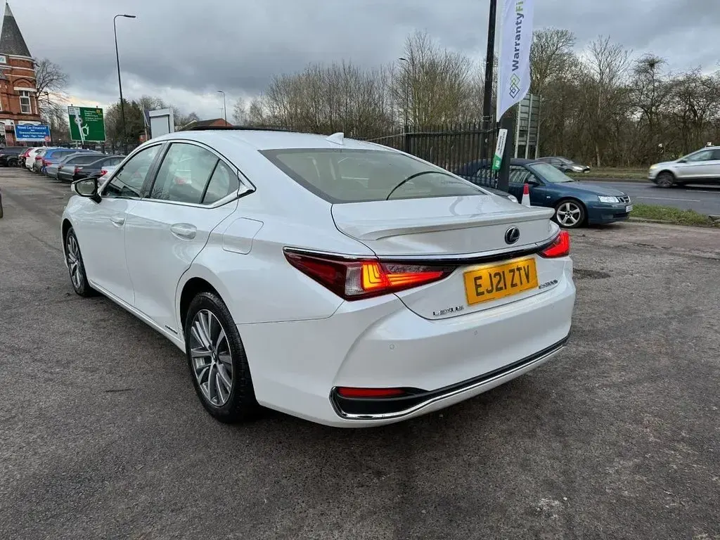 Used Lexus ES300H 2021 White Sedan