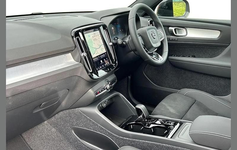 New Volvo XC40 Plus 161 HP (118 kW) 2026 Grey SUV