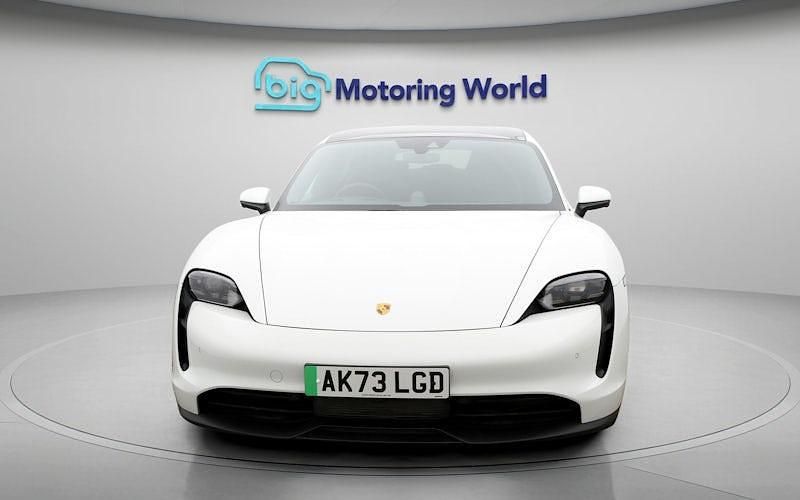 Begagnad Porsche Taycan Performance Package 419 kW (571 HK) 2023 Vit Kombi