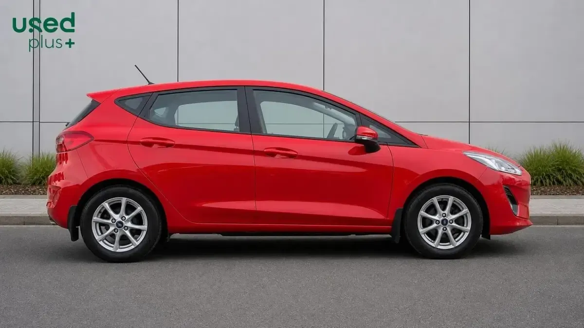 Used Ford Fiesta Zetec 70 HP (51 kW) 2019 Red Hatchback