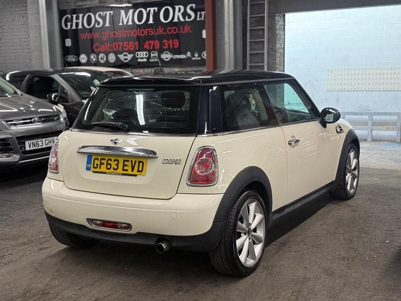 Used Mini Cooper Hatch 122 HP (89 kW) 2013 White Hatchback
