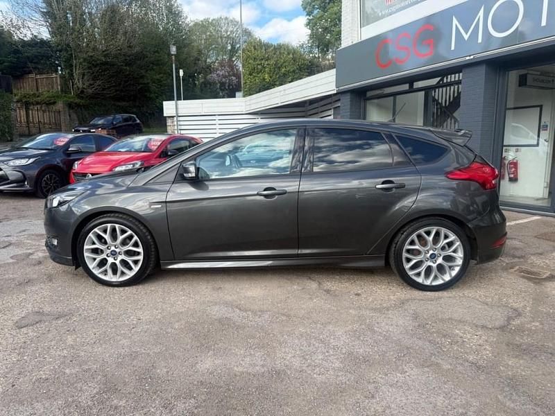 Used Ford Focus ST-Line 125 HP (91 kW) 2017 Grey Hatchback