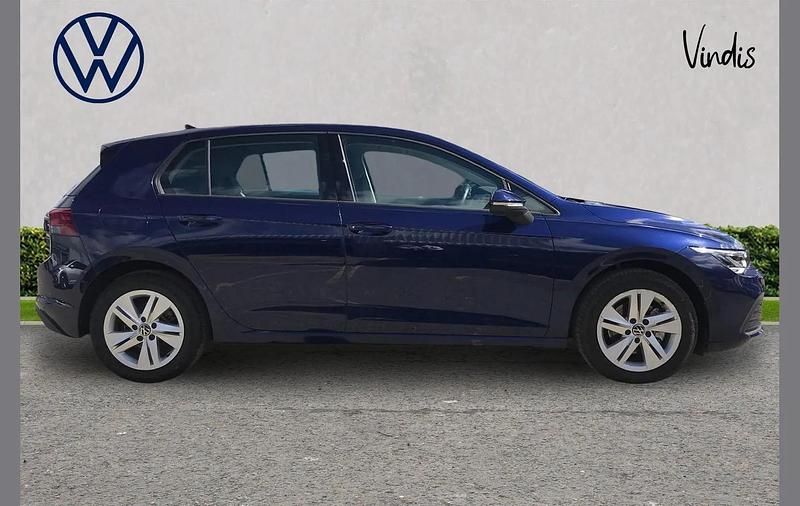 Used VW Golf VIII Life 110 HP (80 kW) 2021 Blue Hatchback