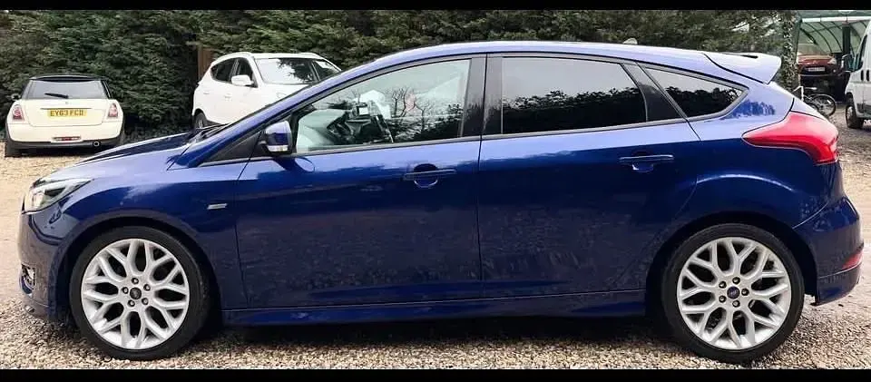 Usado Ford Focus ST-Line 120 HP (88 kW) 2017 Azul Citadino