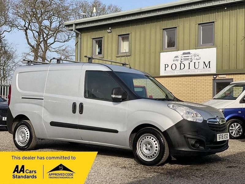 Second-hand Vauxhall Combo S 2018 Argintiu Monovolum