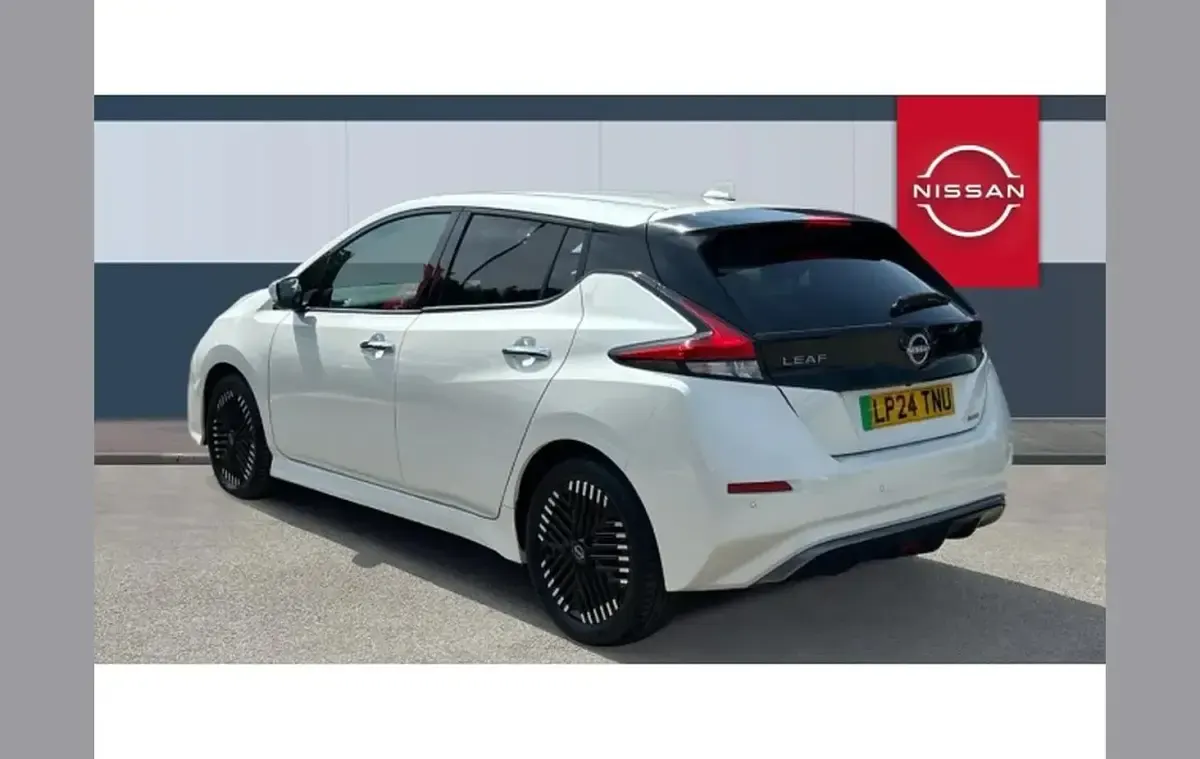 Used Nissan Leaf Tekna 110 kW (150 HP) 2024 White Hatchback