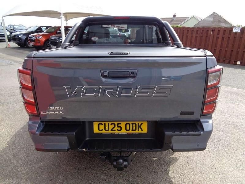Used Isuzu D-Max 163 HP (119 kW) 2025 Grey Pickup