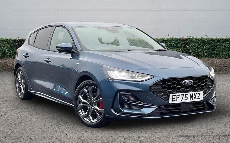 Blue New 2025 Ford Focus ST-Line Hatchback | £22,722 (Fair price) - Image 1/4
