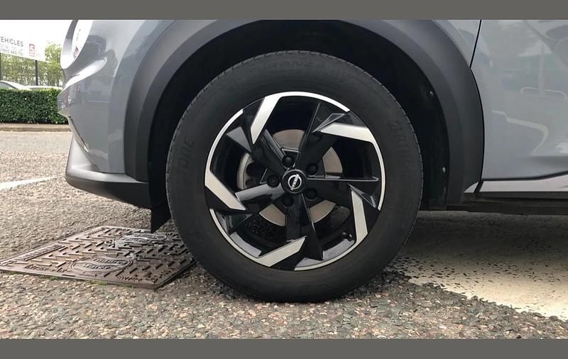 Used Nissan Juke N-Connecta 114 HP (83 kW) 2023 Grey SUV