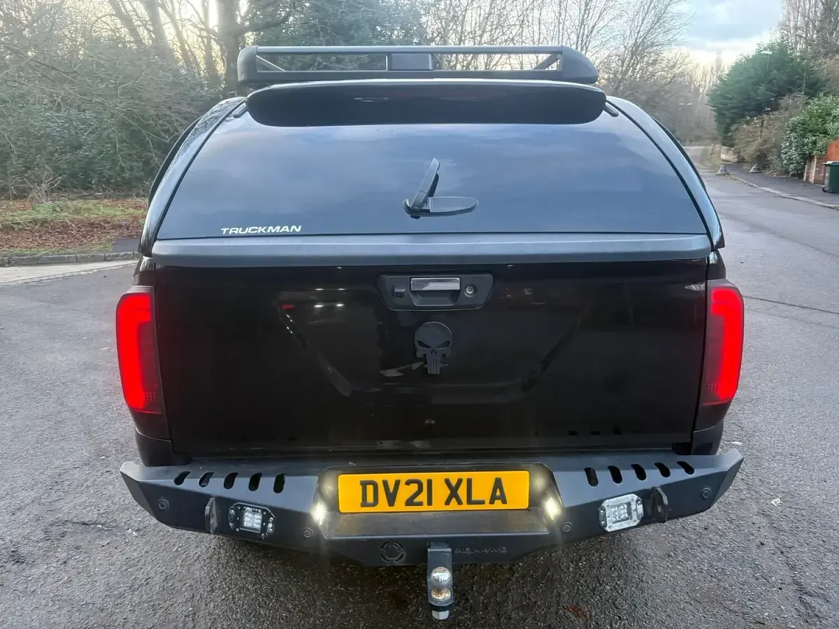 Used Nissan Navara Tekna 190 HP (139 kW) 2021 Black Pickup