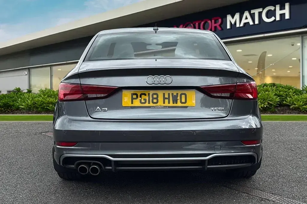 Usado Audi A3 S-Line 2018 Cinzento Sedan