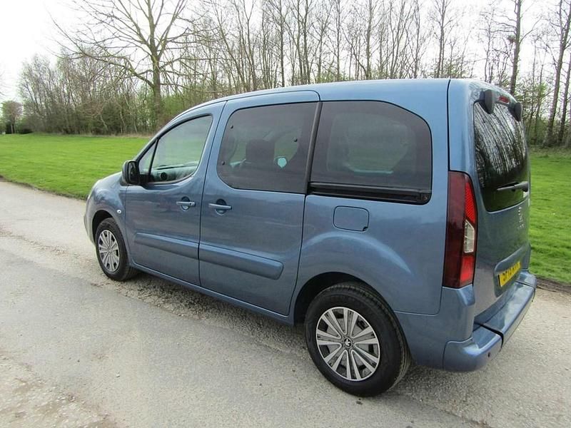 Used Peugeot Partner Active 75 HP (55 kW) 2019 Blue MPV