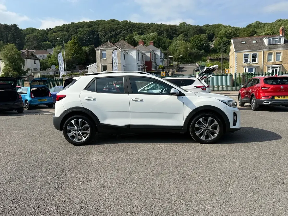 Used Kia Stonic 108 HP (79 kW) 2018 White SUV