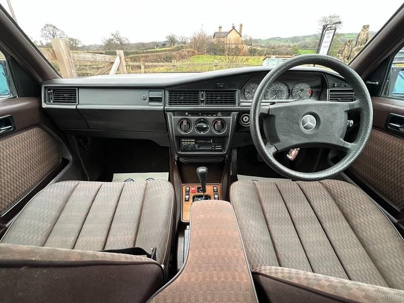 Used Mercedes 190 1989 Silver Sedan