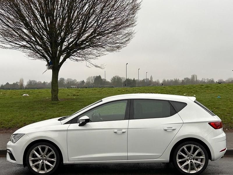 Usado Seat Leon FR 150 CV (110 kW) 2017 Blanco Utilitario